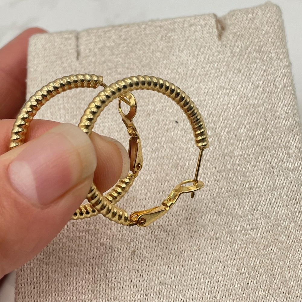 Vintage Gold Tone Rope Textured Hoop Earrings Small Leverback Modern Classic - Picture 4 of 13